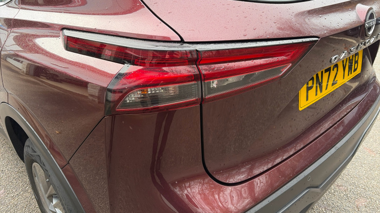 Nissan Qashqai 1.3 DiG-T MH Acenta Premium 5dr Petrol Hatchback